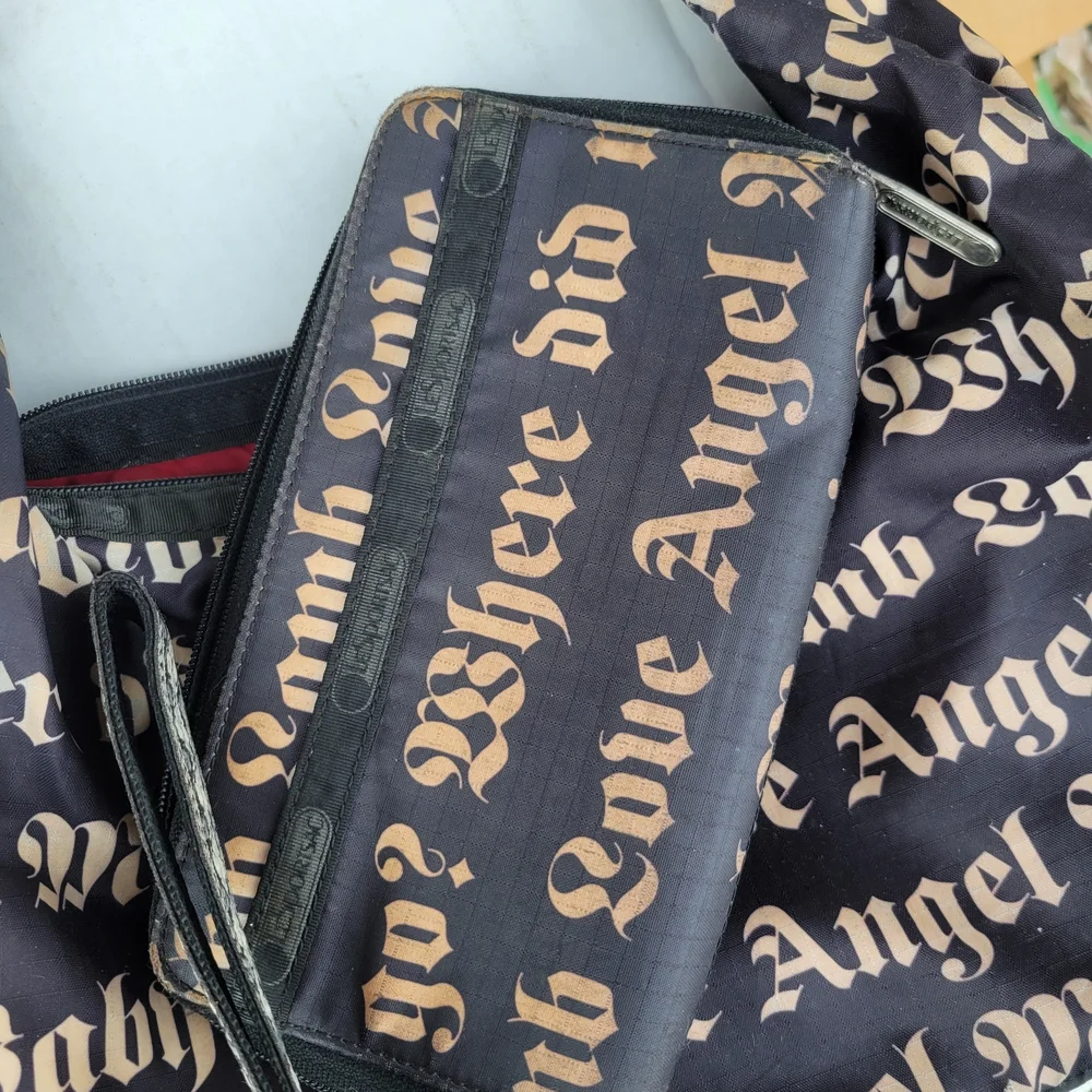 Lesportsac Black and Cream 'Baby Lamb' Script Shoulder Bag - Picture 4 of 6